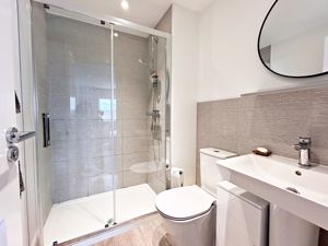 En-suite- click for photo gallery